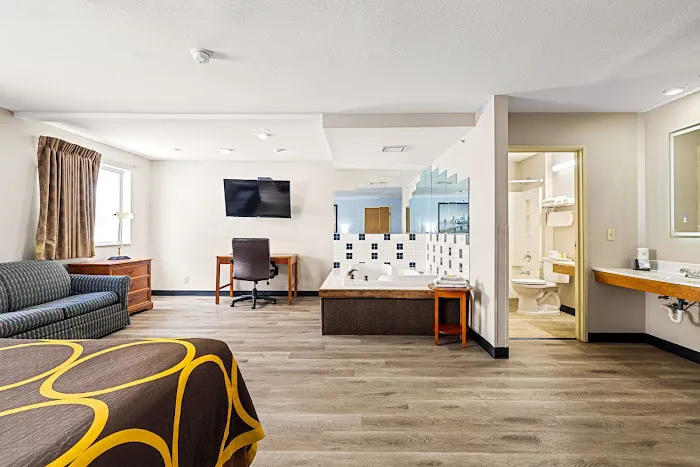 Super 8 by Wyndham Pittsburgh/Monroeville 4