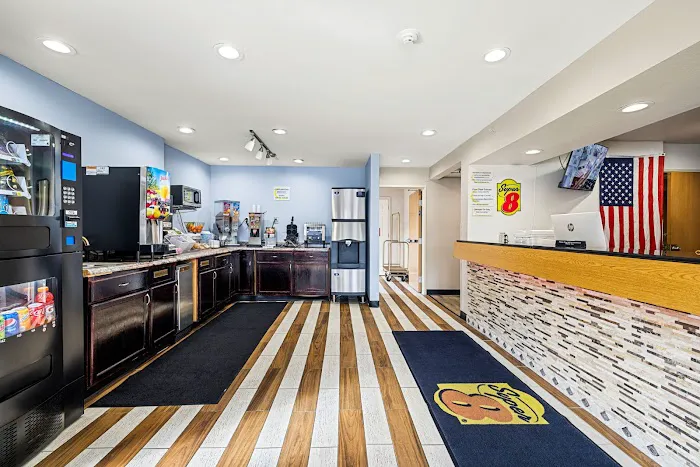 Super 8 by Wyndham Pittsburgh/Monroeville 4