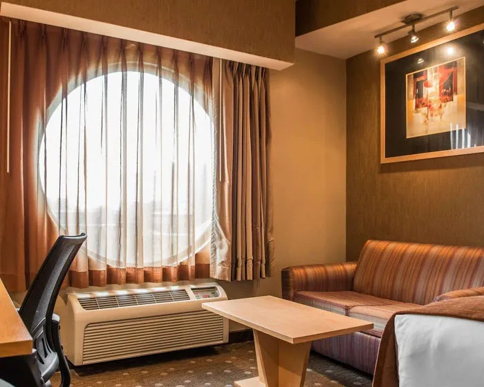 Comfort Suites 4