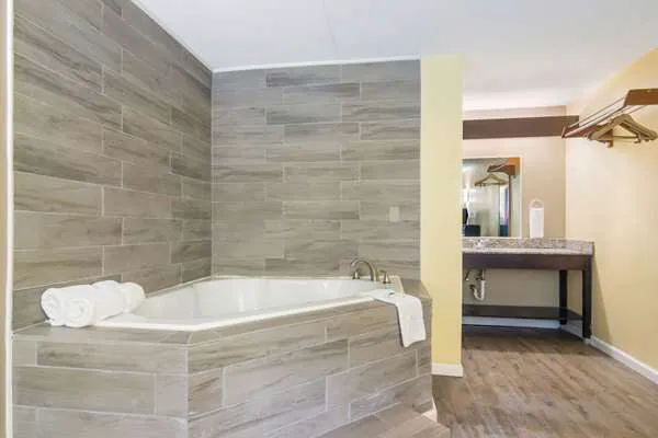 Rodeway Inn & Suites Monroeville-Pittsburgh 4