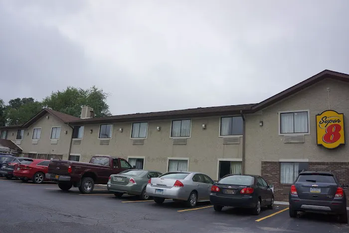 Super 8 by Wyndham Delmont 4