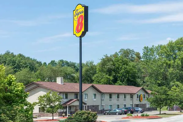 Super 8 by Wyndham Delmont 4