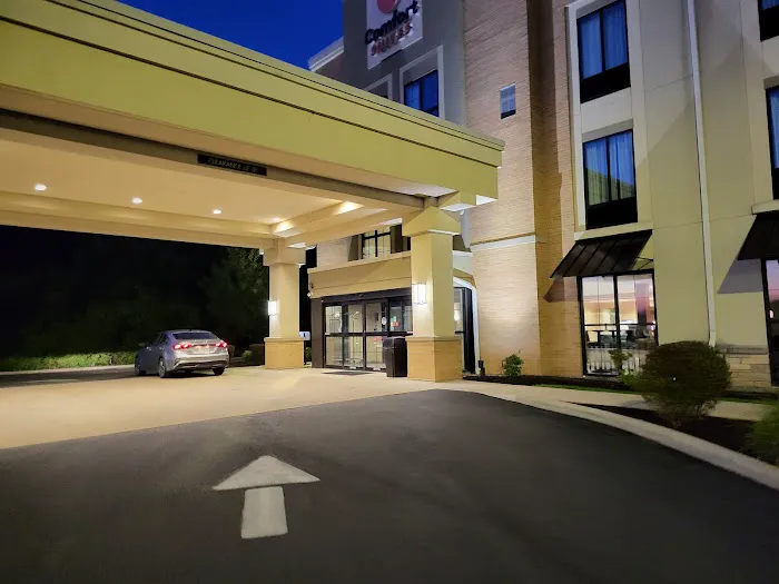 Comfort Suites Youngstown North 4