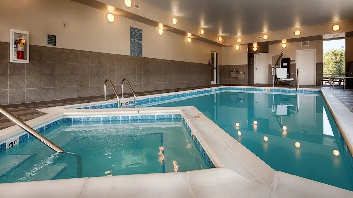 Best Western Plus Boardman Inn & Suites 4