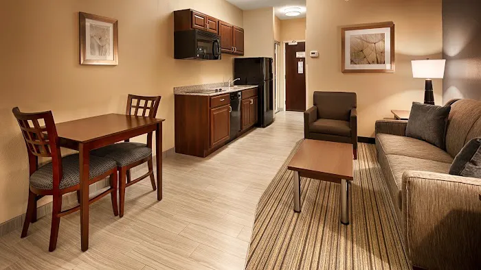 Best Western Plus Boardman Inn & Suites 4