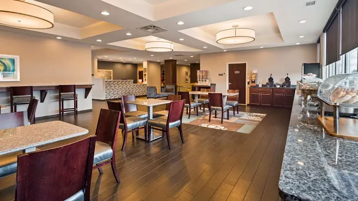 Best Western Plus Boardman Inn & Suites 4