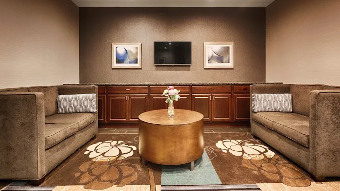 Best Western Plus Boardman Inn & Suites 4
