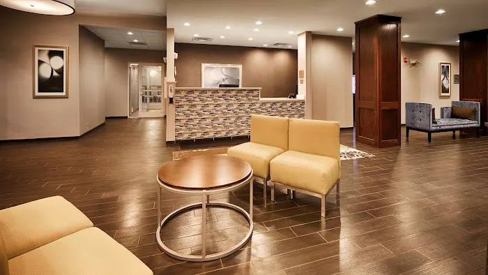 Best Western Plus Boardman Inn & Suites 4