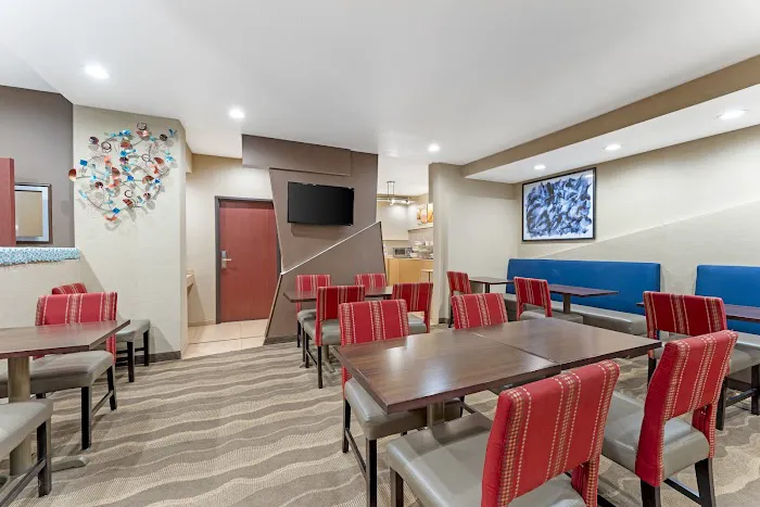 Comfort Suites 4