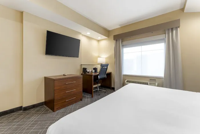 Comfort Suites 4