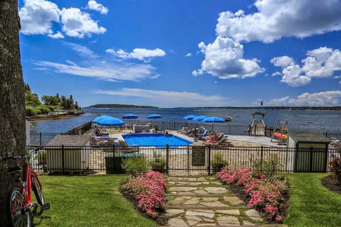 Spruce Point Inn Resort & Spa 4