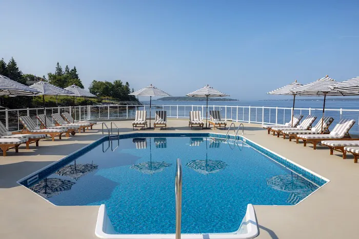 Spruce Point Inn Resort & Spa 4