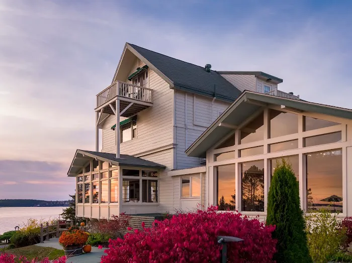 Spruce Point Inn Resort & Spa 4