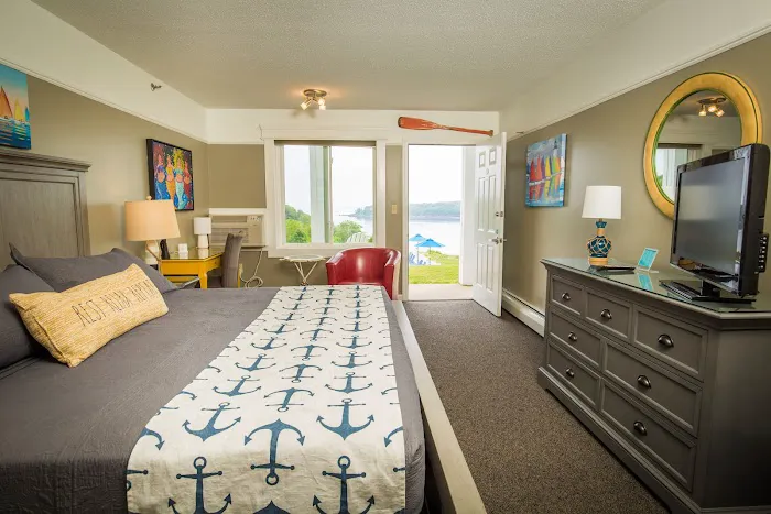 Strawberry Hill Seaside Inn 4