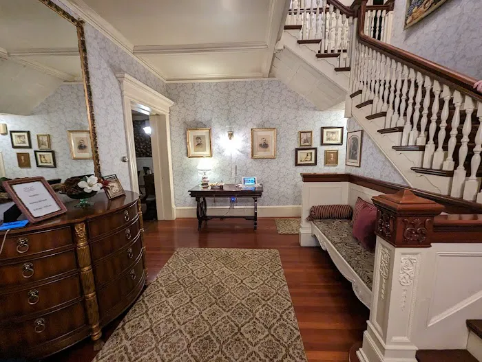 Berry Manor Inn & Hotel 4