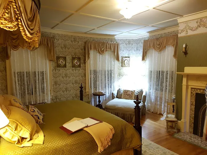 Berry Manor Inn & Hotel 4