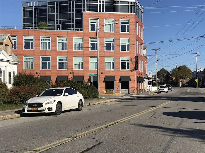 250 Main Hotel 4