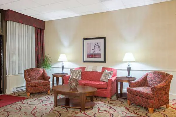 Ramada by Wyndham Ellsworth 4