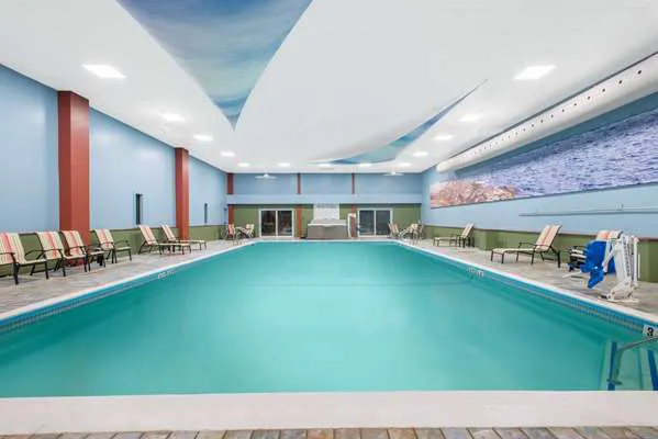 Ramada by Wyndham Ellsworth 4