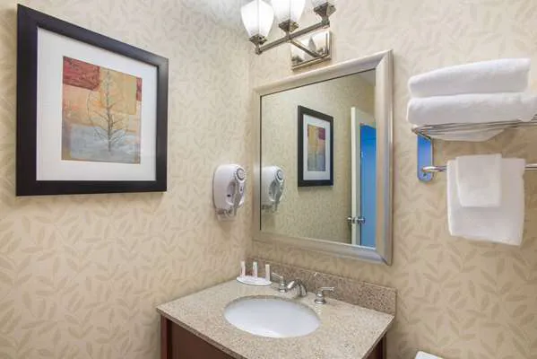 Ramada by Wyndham Ellsworth 4