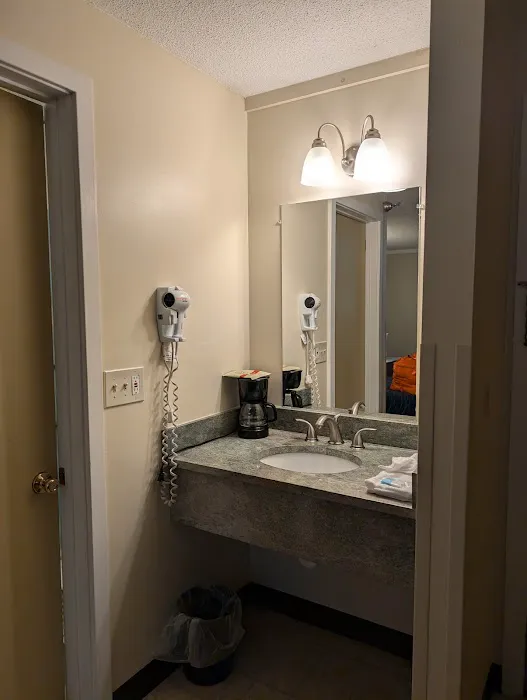 Bangor Inn & Suites 4