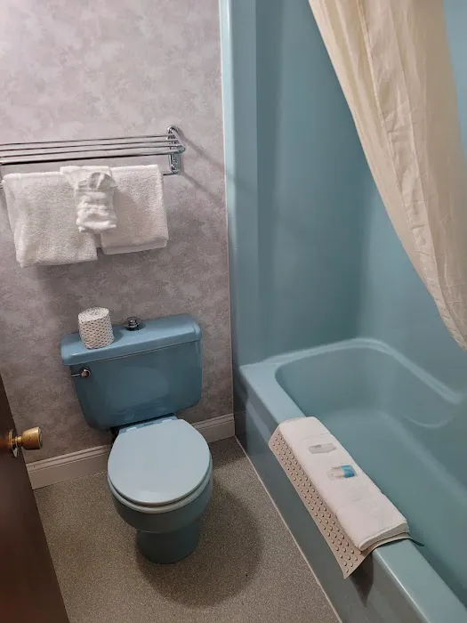 Bangor Inn & Suites 4