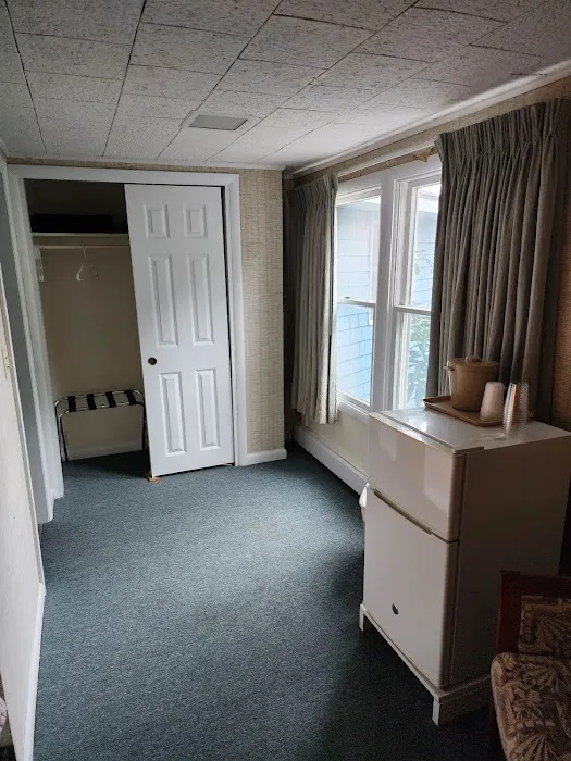 Village Green Motel 5