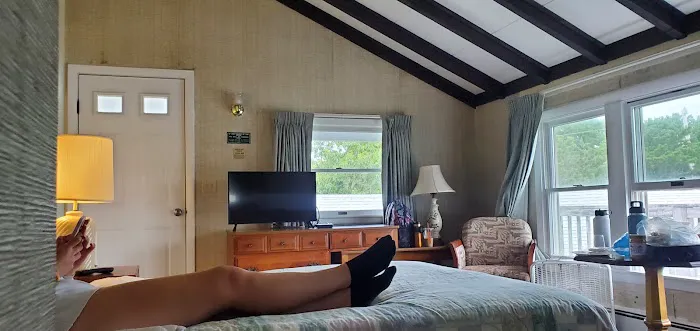 Village Green Motel 5