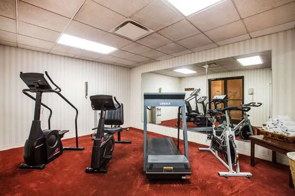 Ramada by Wyndham Ligonier 4