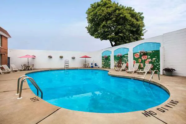 Ramada by Wyndham Ligonier 4