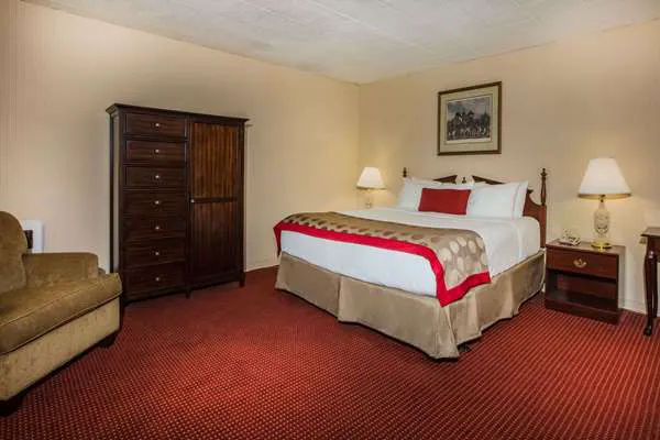 Ramada by Wyndham Ligonier 4