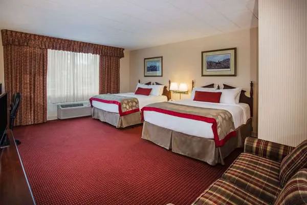 Ramada by Wyndham Ligonier 4