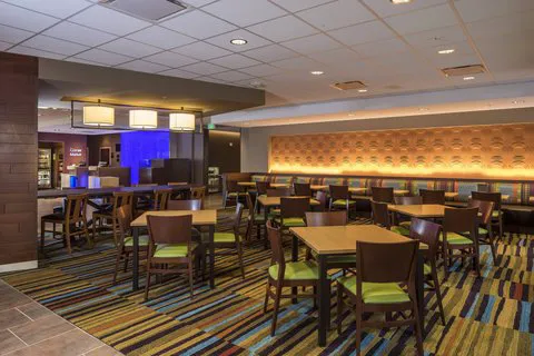 Fairfield Inn & Suites Pittsburgh North/McCandless Crossing 4