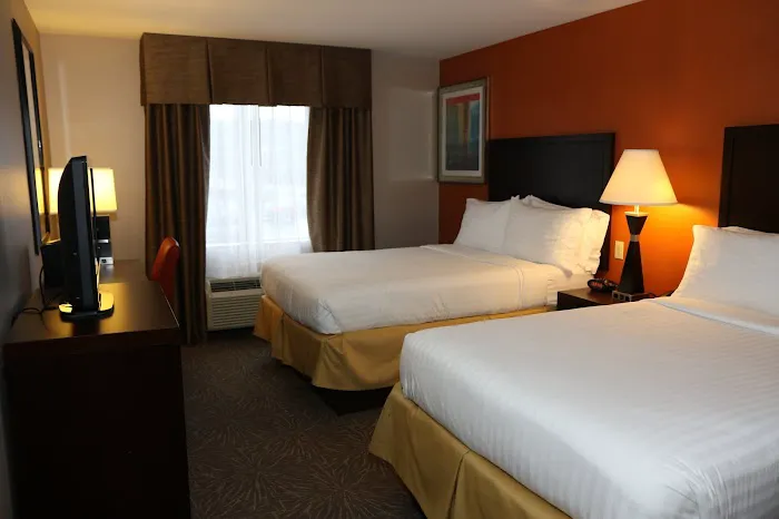 Holiday Inn Express Pittsburgh E - Waterfront Dr by IHG 4