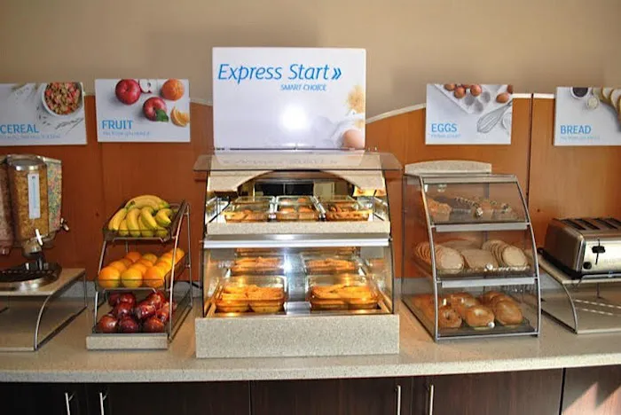 Holiday Inn Express Pittsburgh E - Waterfront Dr by IHG 4