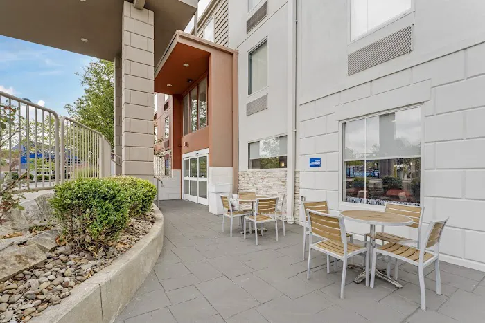 Holiday Inn Express Pittsburgh E - Waterfront Dr by IHG 4