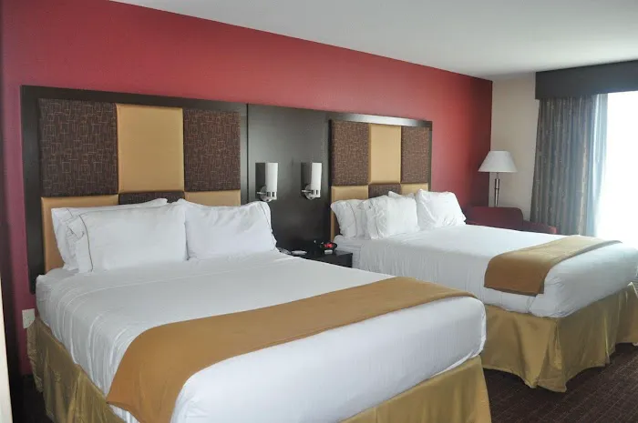 Holiday Inn Express & Suites Greensburg by IHG 4
