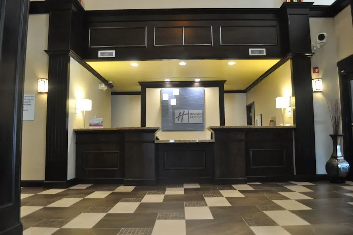 Holiday Inn Express & Suites Greensburg by IHG 4