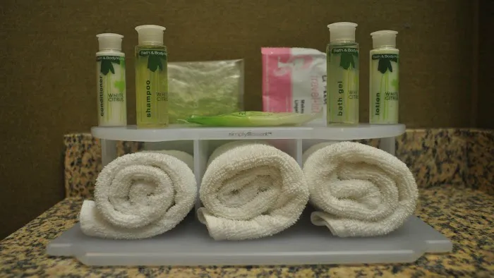 Holiday Inn Express & Suites Greensburg by IHG 4
