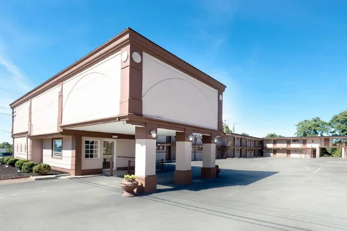 Super 8 by Wyndham Greensburg 4