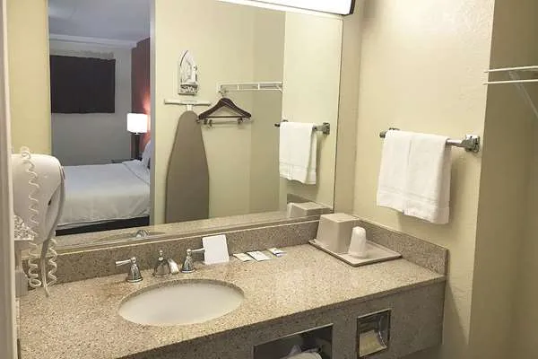 Super 8 by Wyndham Greensburg 4