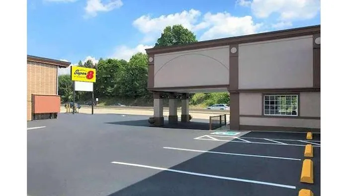 Super 8 by Wyndham Greensburg 4