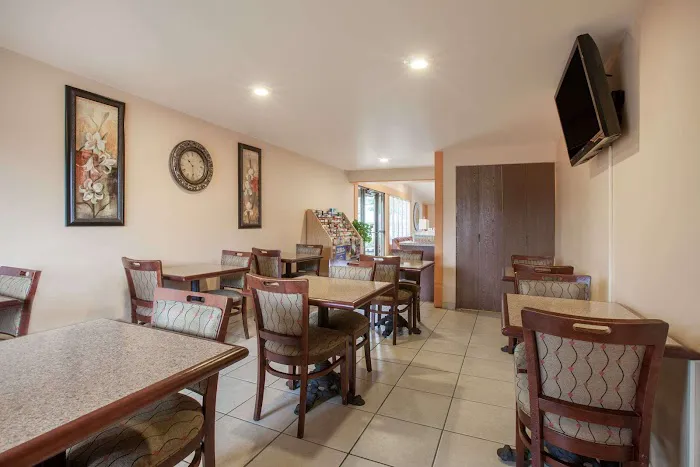 Knights Inn Greensburg 4