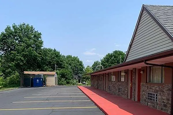 Super 8 by Wyndham Youngstown/Girard 4