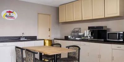 Super 8 by Wyndham Youngstown/Girard