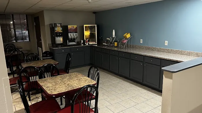Days Inn & Suites by Wyndham Youngstown / Girard Ohio 4