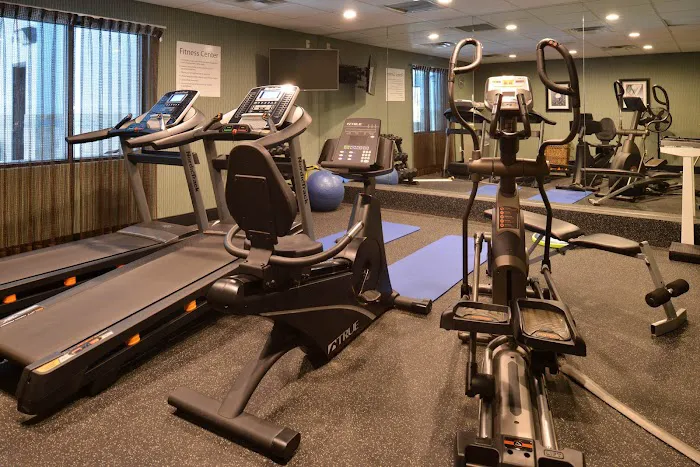 Holiday Inn Express & Suites Youngstown (N. Lima/Boardman) by IHG 4