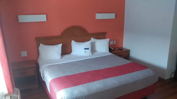 FairBridge Inn Express North Lima 4