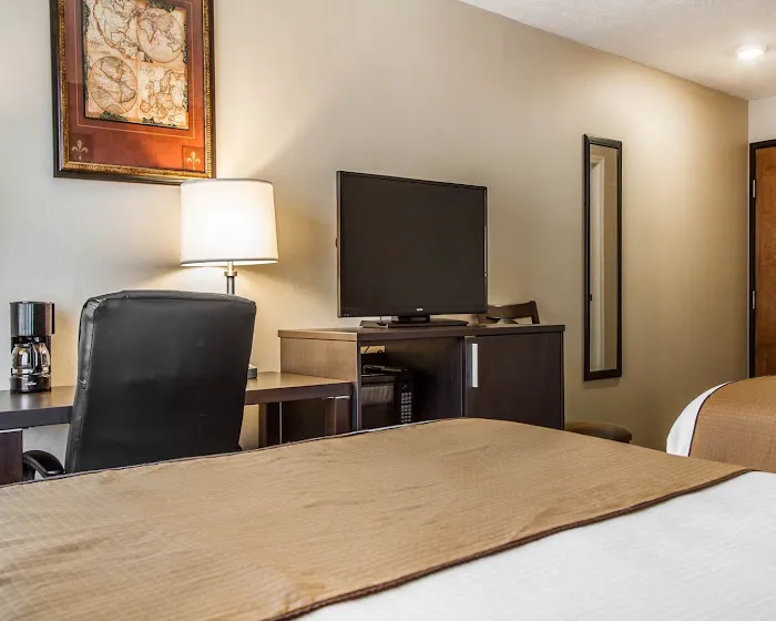 Quality Inn & Suites 4