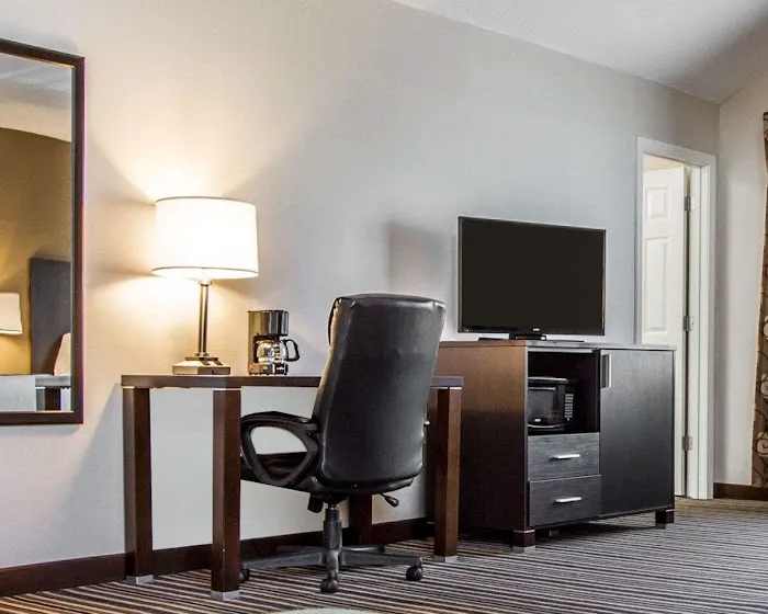 Quality Inn & Suites 4